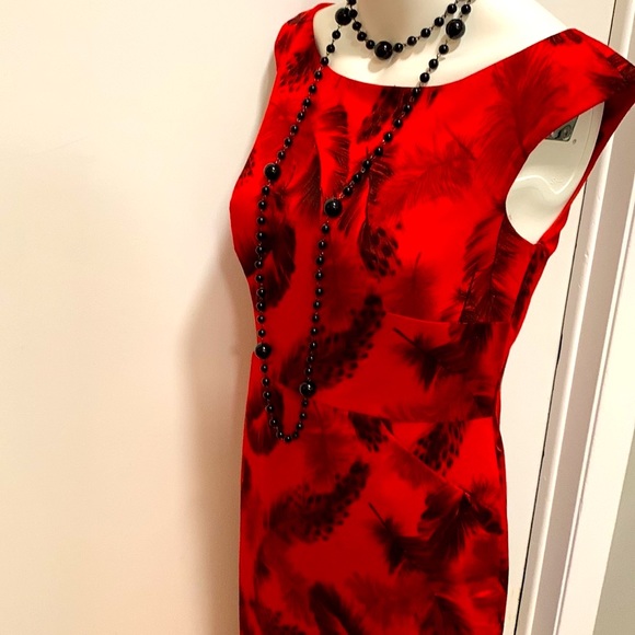 JACOB red dress with black feathers and pockets - Picture 6 of 11